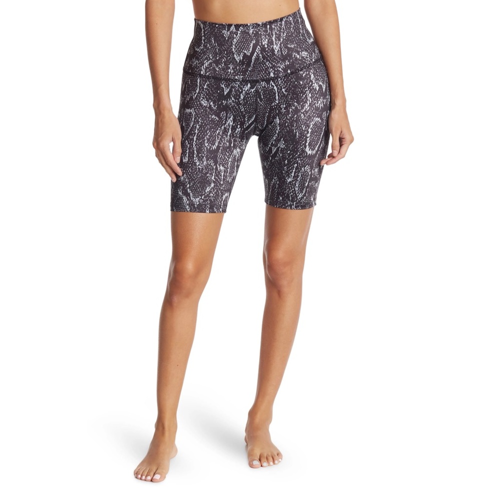 Beyond Yoga NWT Lux Camo High Waist Biker Shorts - Picture 1 of 9